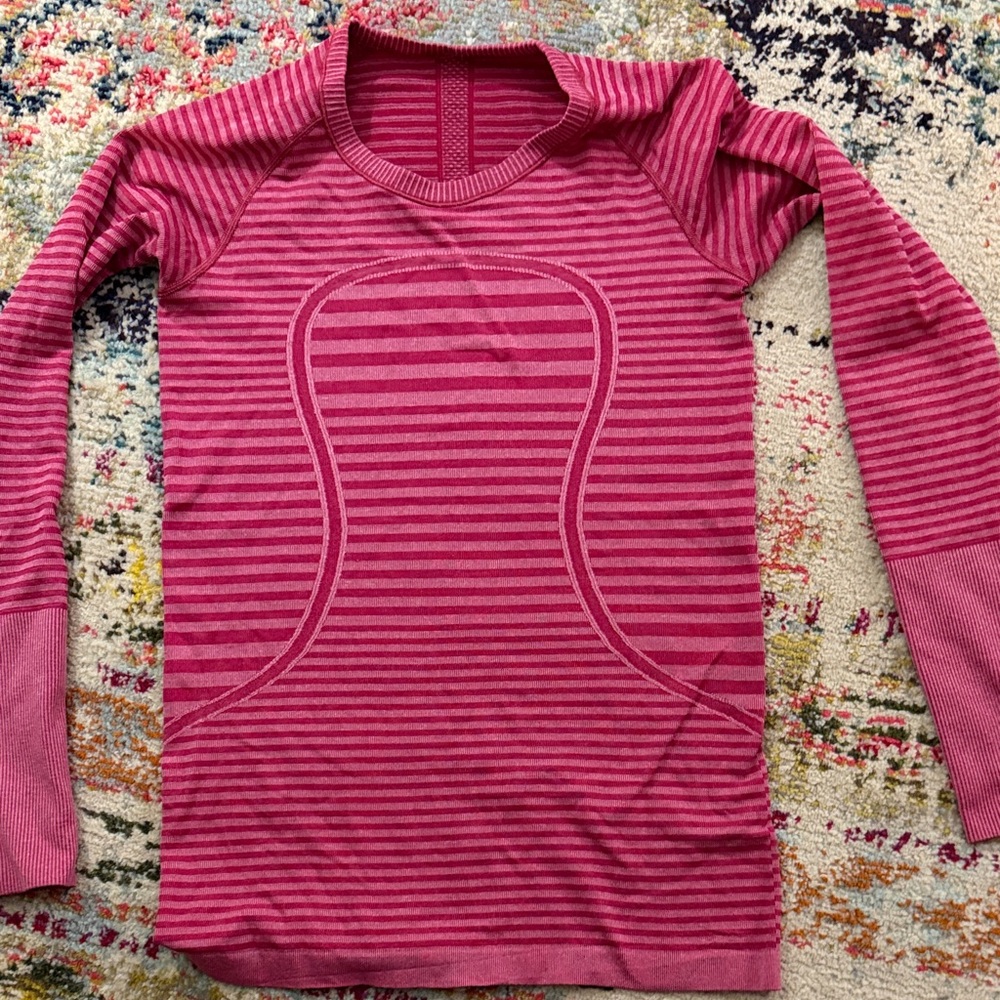 Lululemon Swiftly Tech Long Sleeve Crew
Heathered Berry Rumble size 8